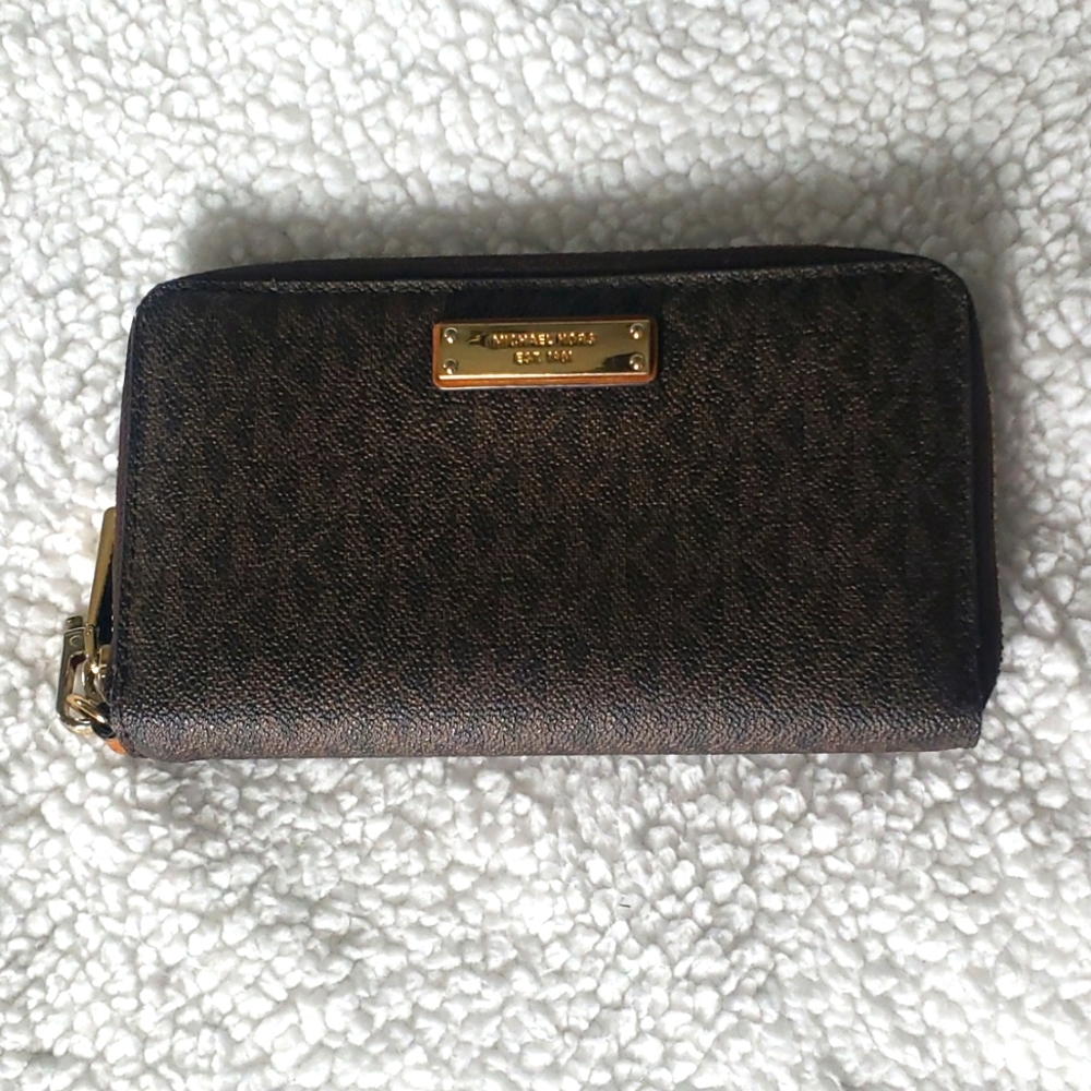Michael Kors large, logo wallet